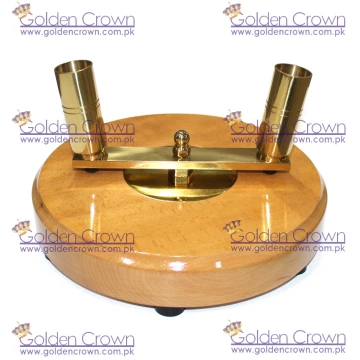 Socle en bois vernis pour hampe de drapeau